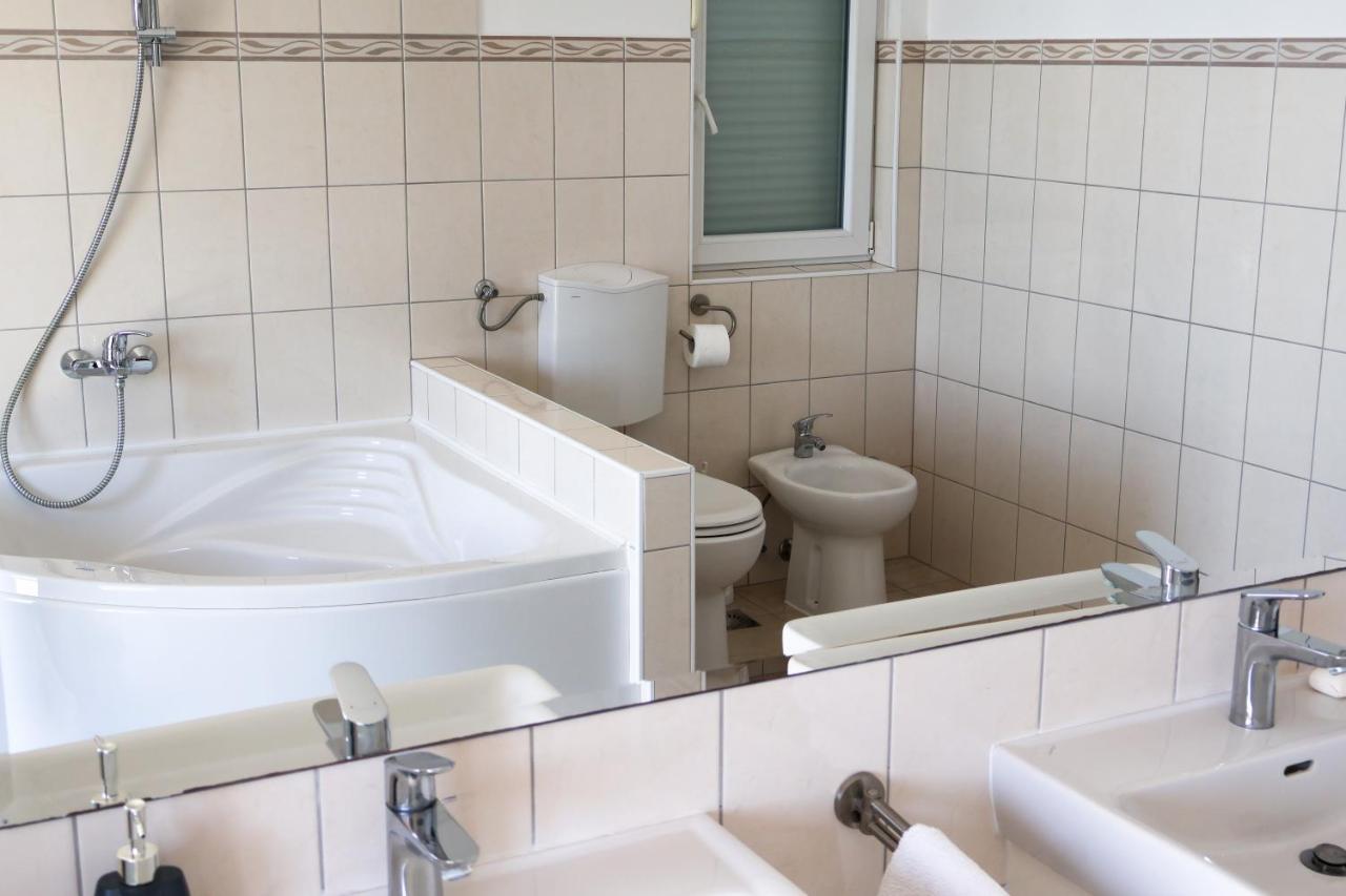 Apartman Klara Lumbarda Kültér fotó