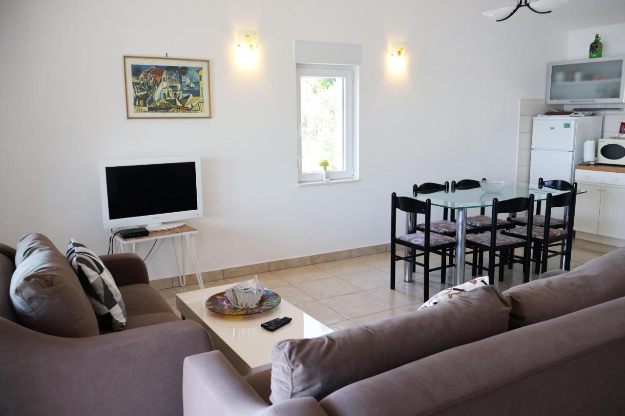 Apartman Klara Lumbarda Kültér fotó